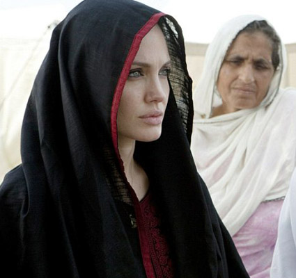 Angelina_Jolie_in_Pakistan.jpg