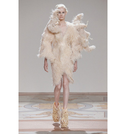 Iris van Herpen Autumn Winter 2013-2014.jpg